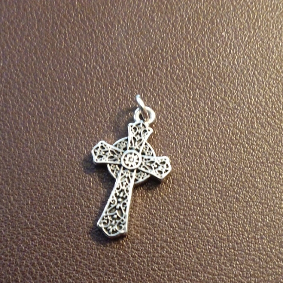 Jewelry - Elegant Silver Cross Pendant